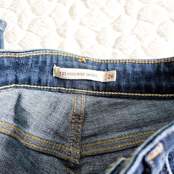 Levis 721 High Rise skinny jeans distressed denim 26 like new - Picture 2 of 7